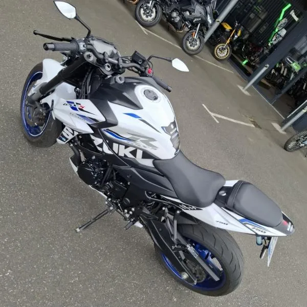 GSXS 750