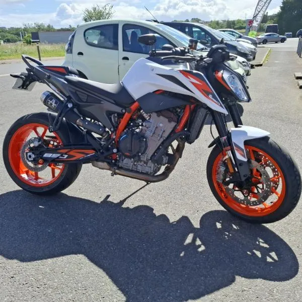890 DUKE R