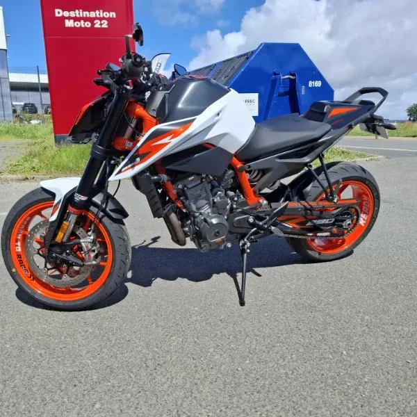 890 DUKE R