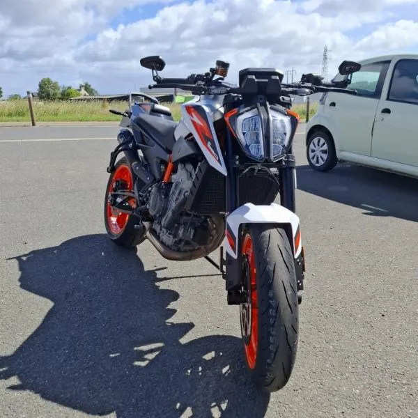 890 DUKE R