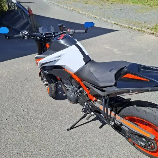 890 DUKE R