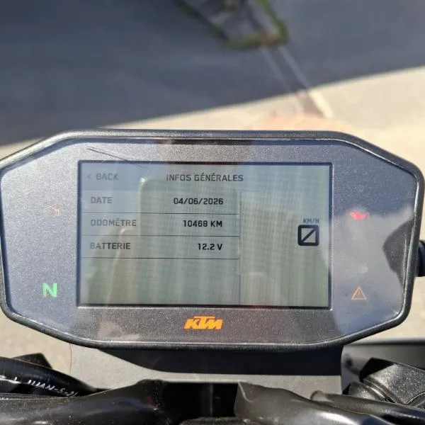 890 DUKE R