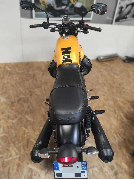 V7 III STONE 750