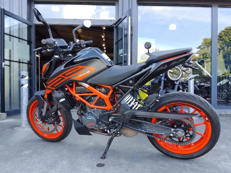 125 DUKE ABS