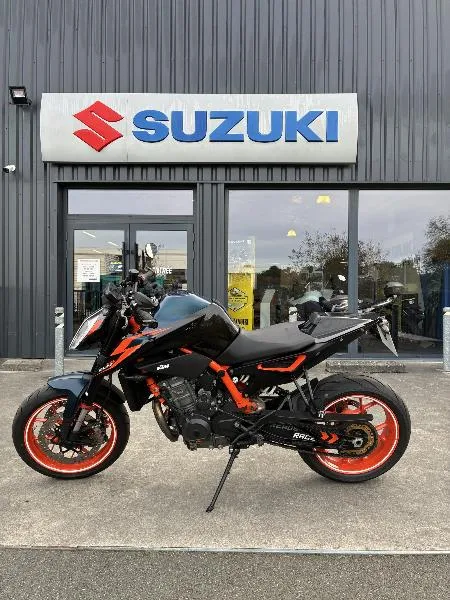 890 DUKE R