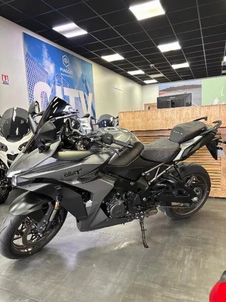 GSXS 1000 GT