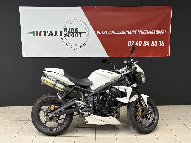 STREET TRIPLE 675