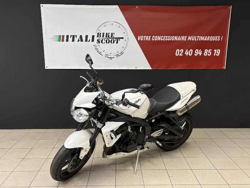 STREET TRIPLE 675