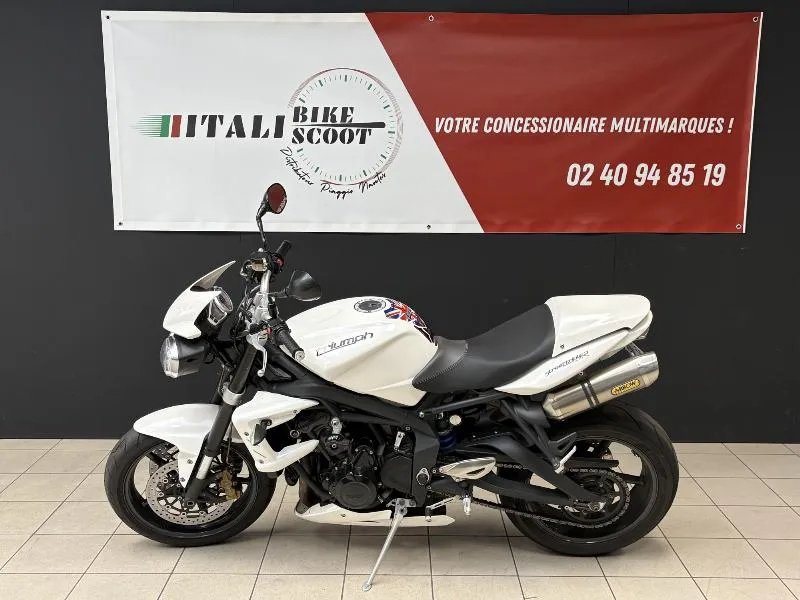 STREET TRIPLE 675