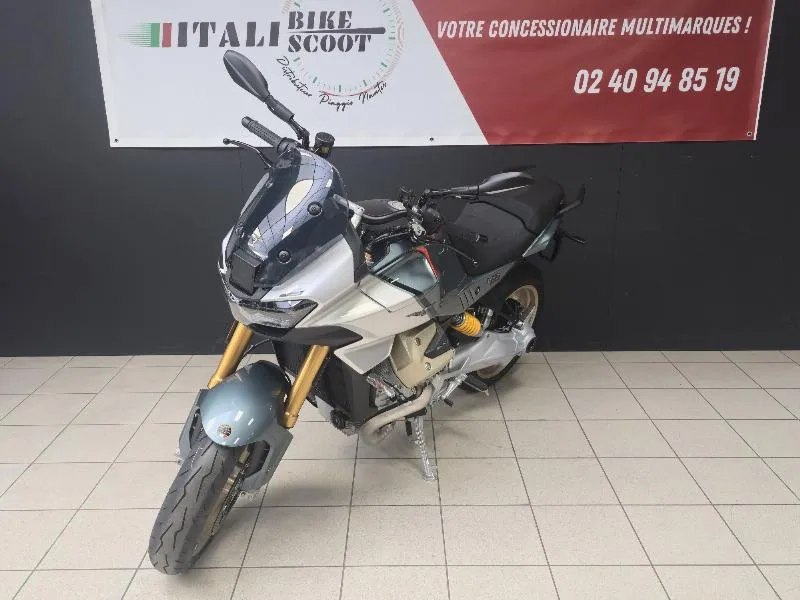 V100  MANDELLO