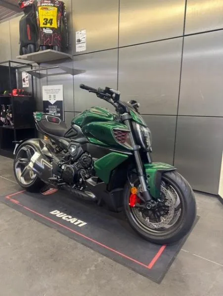 DIAVEL V4