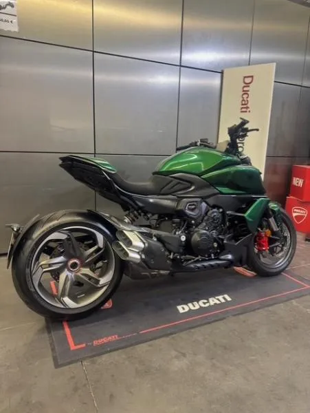 DIAVEL V4