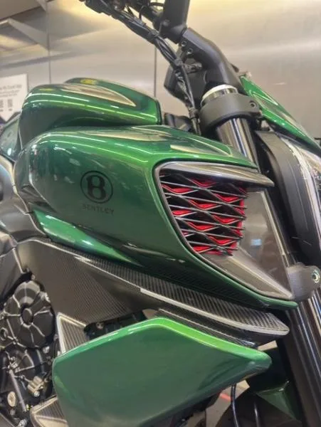 DIAVEL V4