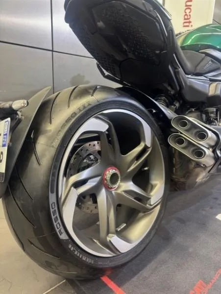 DIAVEL V4
