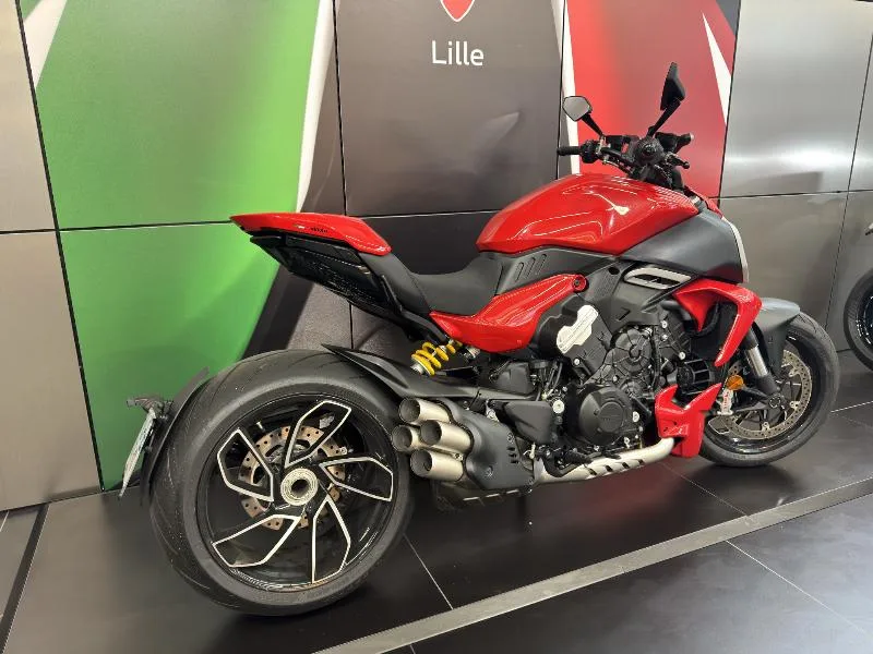 DIAVEL V4