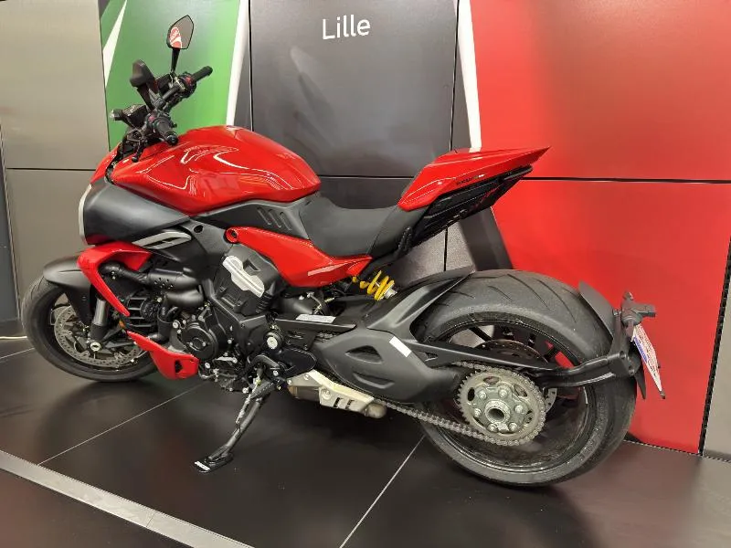 DIAVEL V4