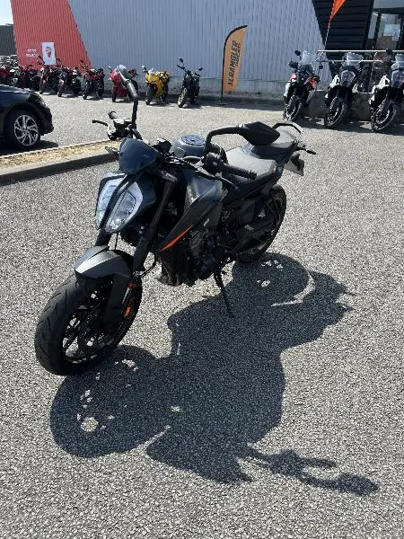 890 DUKE