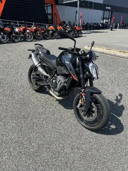 890 DUKE