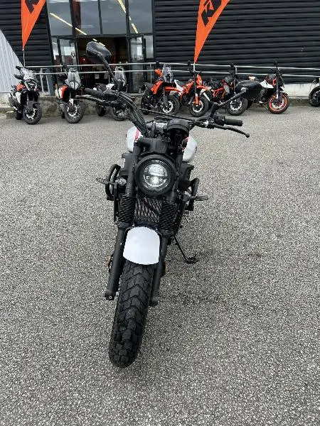 XSR 700