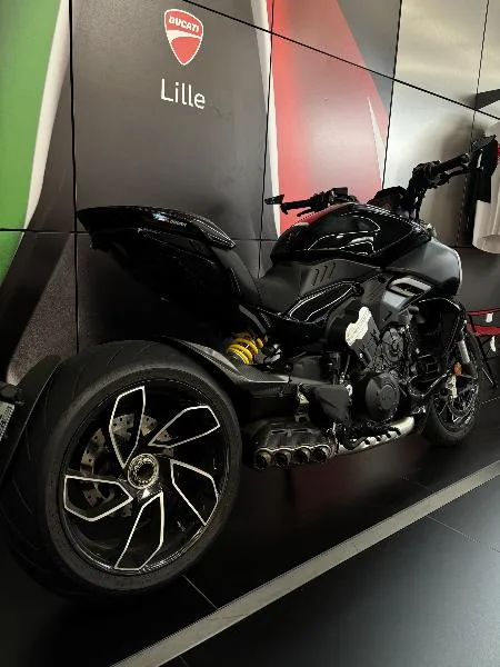 DIAVEL V4