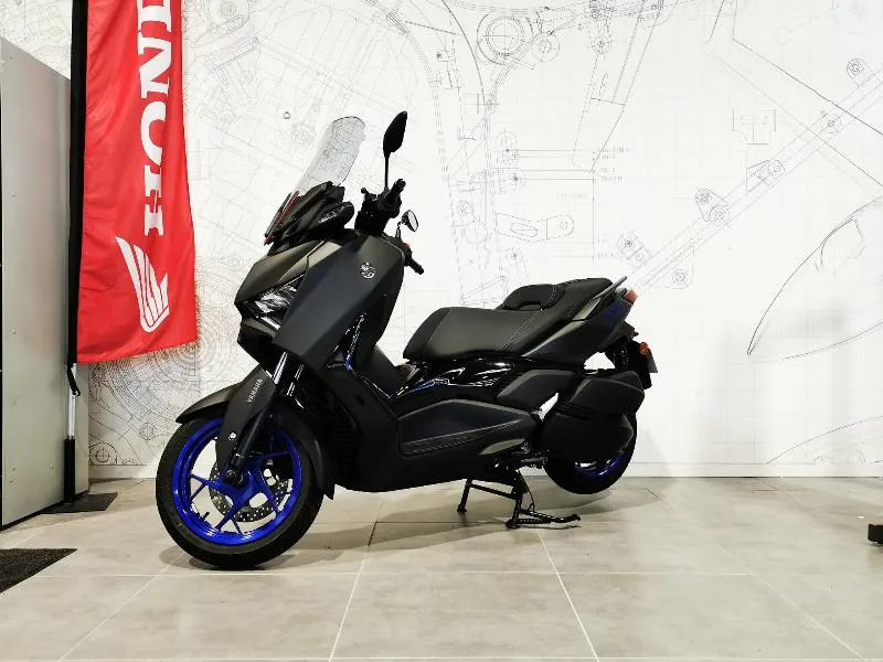 XMAX 300