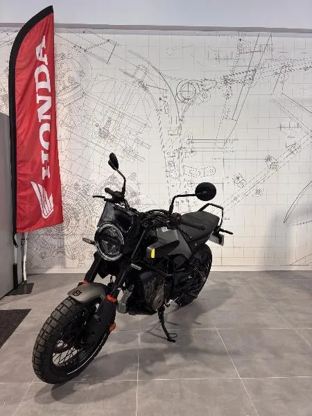 SVARTPILEN 125 ABS