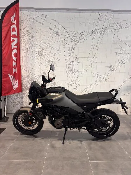 SVARTPILEN 125 ABS