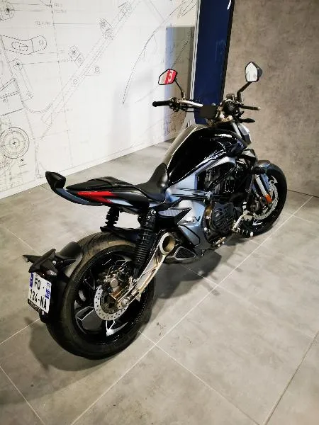 310 V