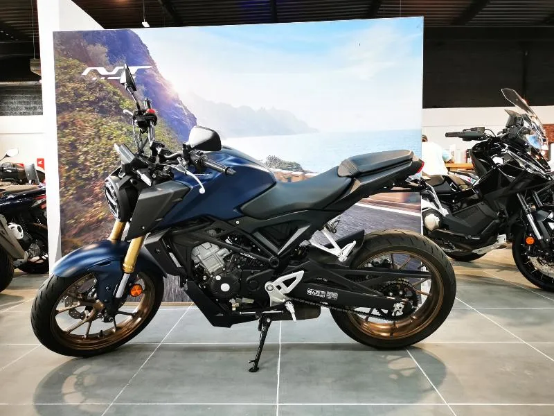 CB 125  R