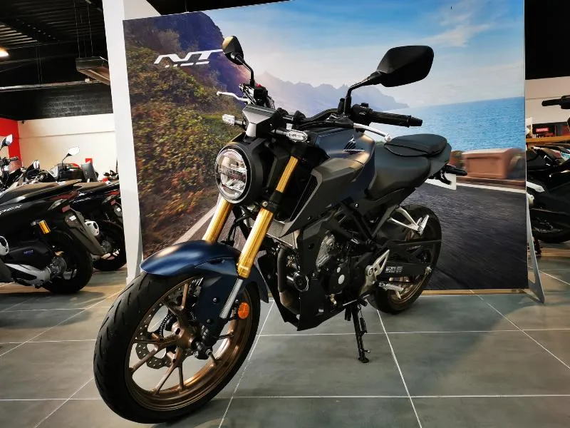 CB 125  R