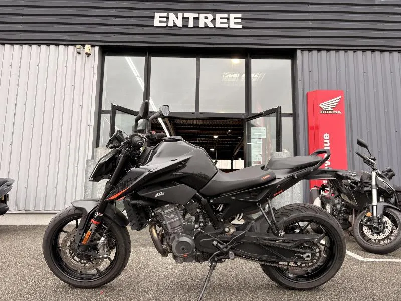 890 DUKE