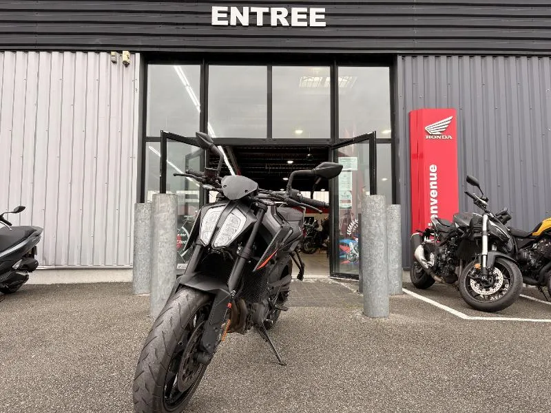 890 DUKE