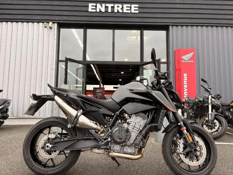 890 DUKE