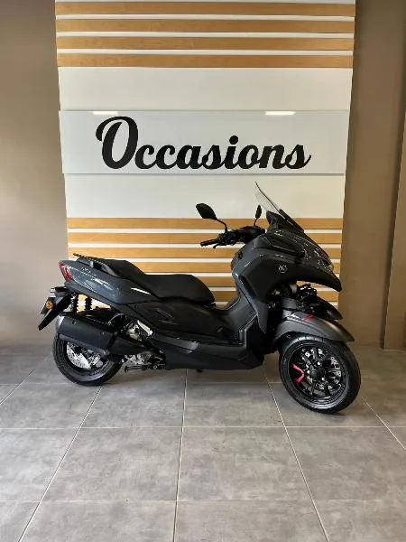TRICITY 300