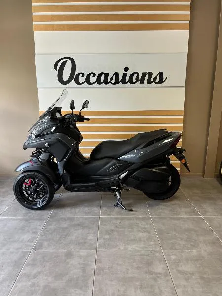 TRICITY 300