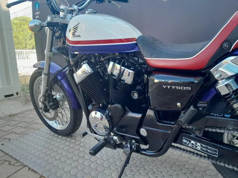VT 750 S