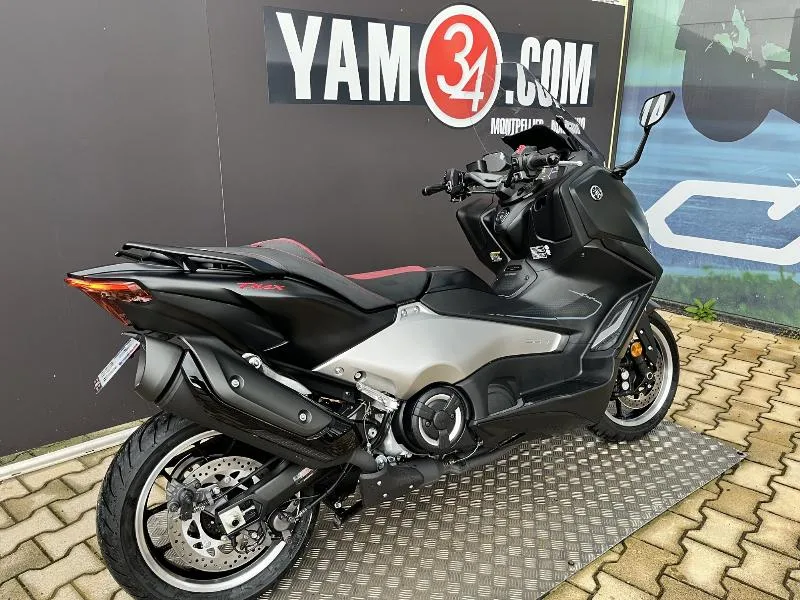 XP TMAX 560