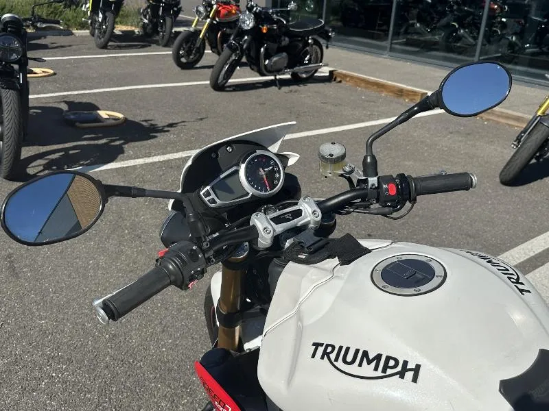 SPEED TRIPLE 1050 R