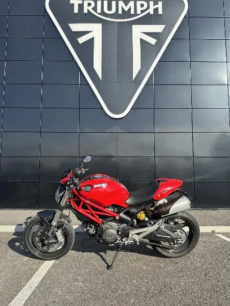 MONSTER 696
