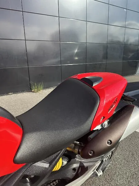 MONSTER 696