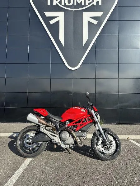 MONSTER 696