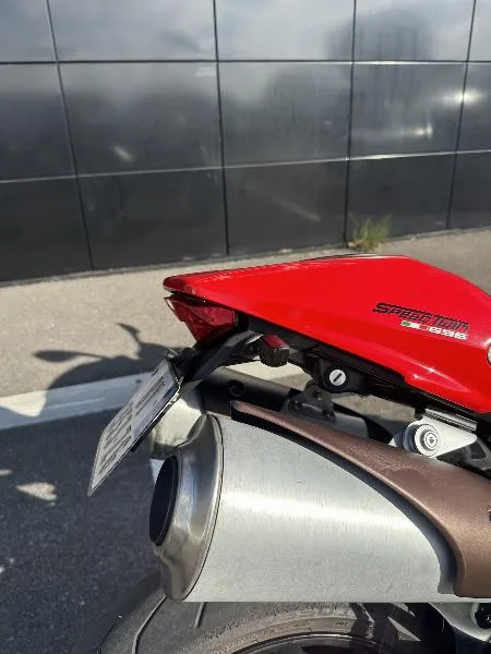 MONSTER 696