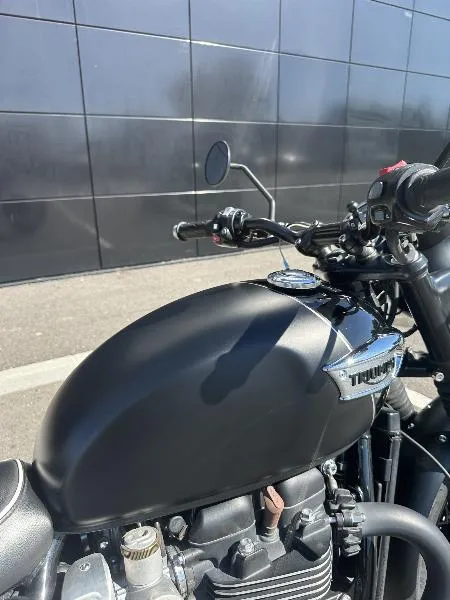 Bonneville T120 Black