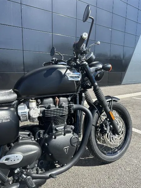 Bonneville T120 Black