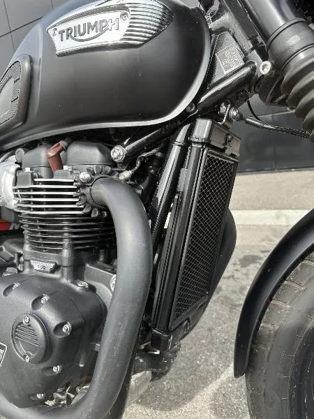 Bonneville T100