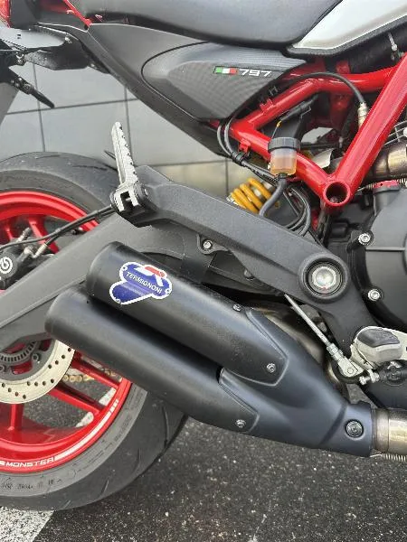 MONSTER 797