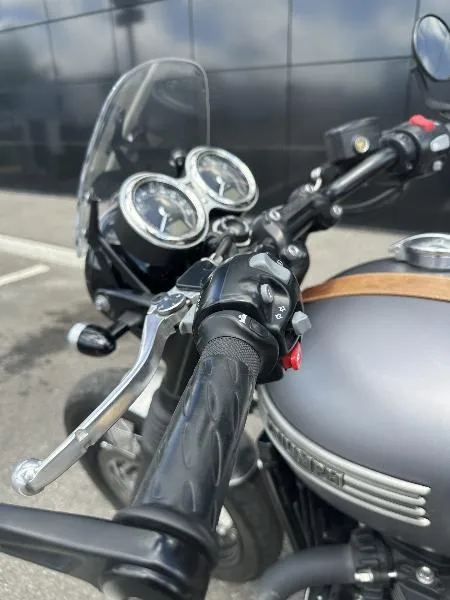 Bonneville T120 Black