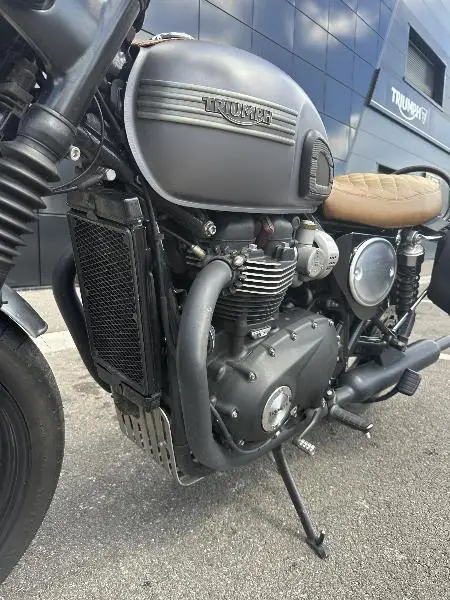Bonneville T120 Black