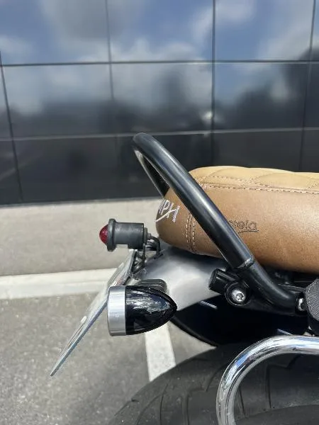 Bonneville T120 Black