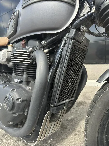 Bonneville T120 Black